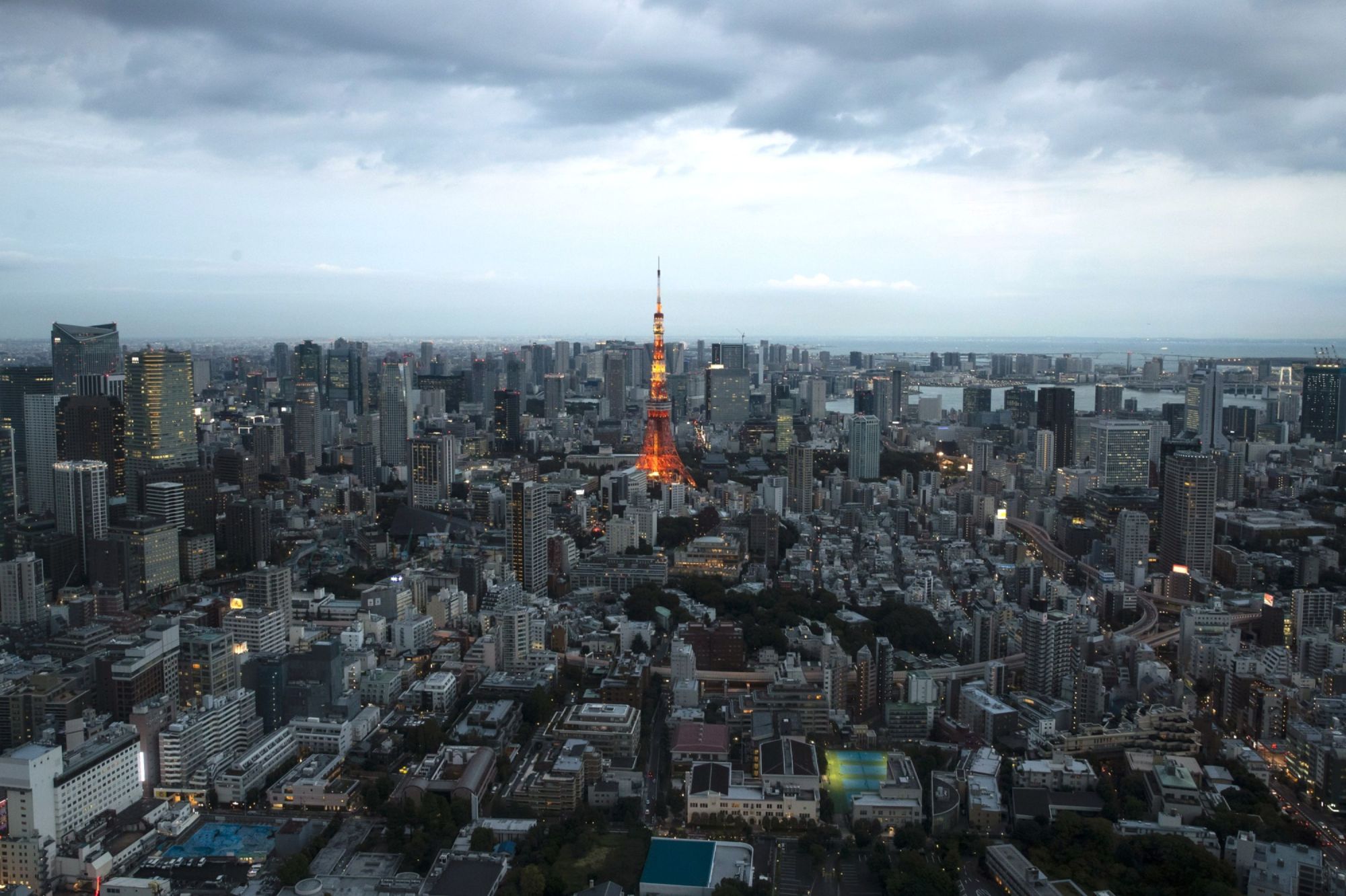 The Tokyo Metropolitan Government aims to achieve net-zero carbon dioxide emissions by 2050, according to a blueprint of its strategy unveiled on Friday. | BLOOMBERG