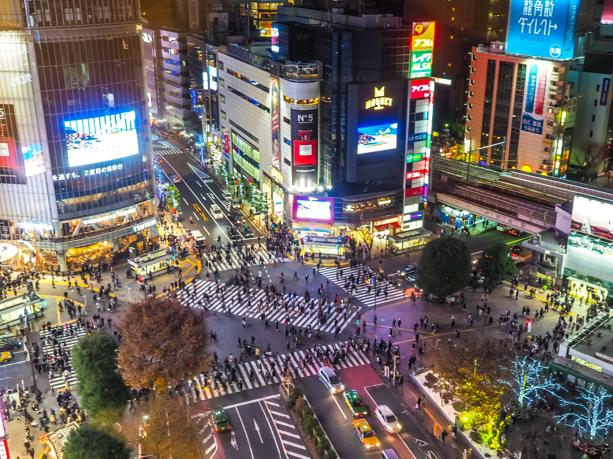 Be seen: Vloggers, Instagrammers and club kids flocked to Shibuya for a good time and the perfect selfie at Shibuya crossing. | GETTY IMAGES