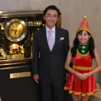 Shinji Hattori, CEO of Seiko Watch Corp. (right); entertainer Ayaka Hirahara; and Christmas elves at the launch of the Rondeau Karakuri Clock at Ginza\'s Wako Building. | YOSHIAKI MIURA