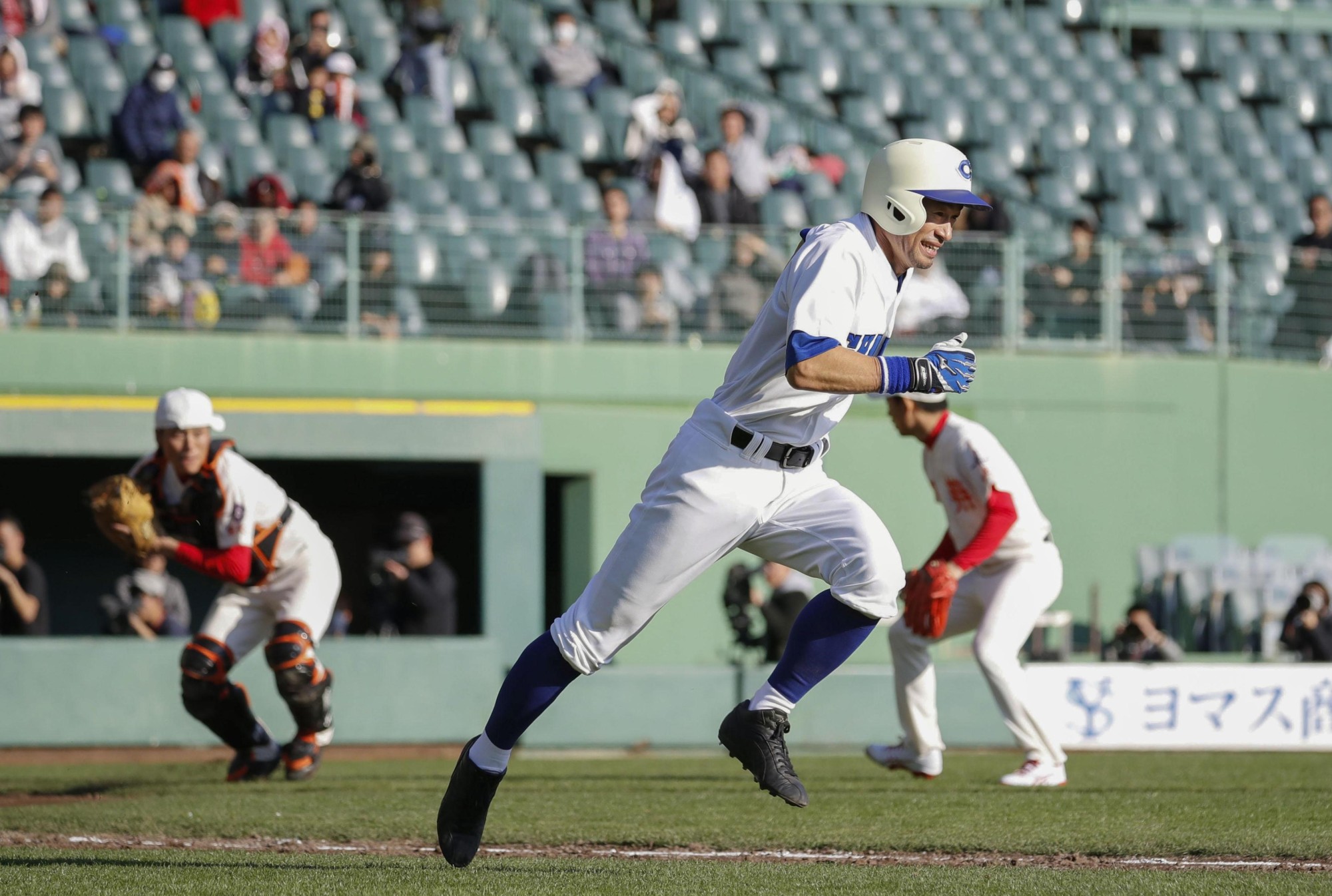 BASEBALL/ Ichiro Suzuki tosses shutout in amateur game, striking