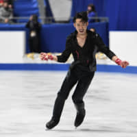 Daisuke Takahashi, the 2010 world champion, skates on Friday night at the national championships. Takahashi is in 14th place after the short program. | RISA TANAKA