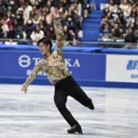 Keiji Tanaka is seen skating in the men\'s short program on Friday. Tanaka is in fourth place. | RISA TANAKA