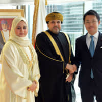 Oman Ambassador Mohamed Al Busaidi (center), and his wife Aisha welcome Parliamentary Vice-Minister for Foreign Affairs Shinichi Nakatani during a reception to celebrate the 49th National Day of the Sultanate of Oman at the Palace Hotel Tokyo on Nov. 21. | YOSHIAKI MIURA