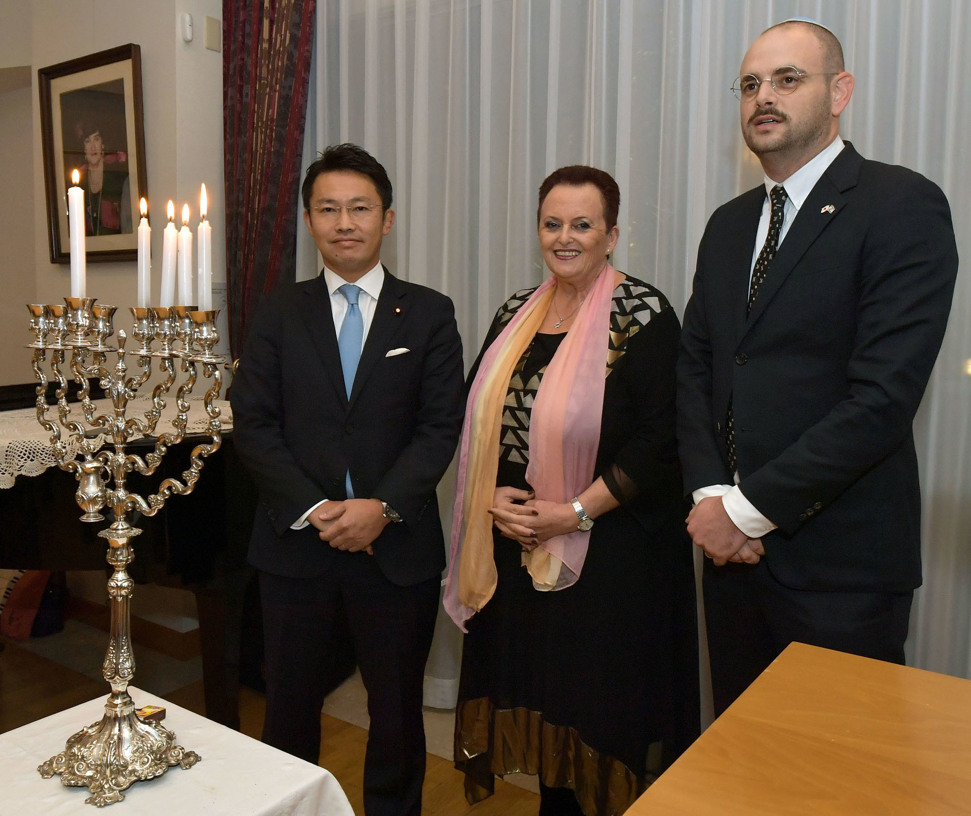 Ambassador of Israel Yaffa Ben-Ari (center) poses with Parliamentary Vice-Minister for Foreign Affairs Shinichi Nakatani (left) and Culture and Science Affairs Attache of the Embassy of Israel Arieh Rosen during a Hanukkah candle lighting reception at the ambassador's residence on Dec. 25. | YOSHIAKI MIURA