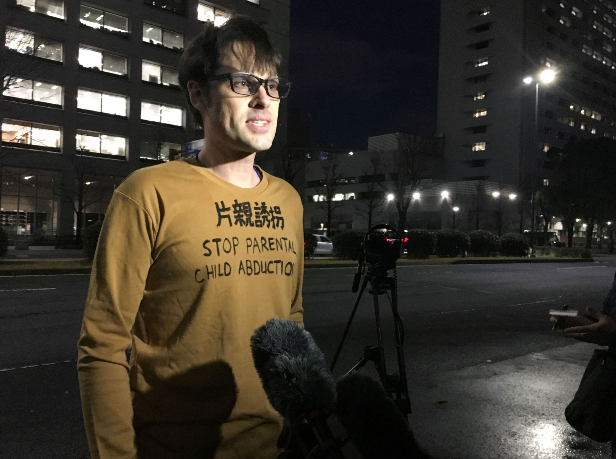 Scott McIntyre, an Australian sports journalist, speaks outside the Tokyo District Court after spending a month and a half in jail on charges of trespassing to find his children, in Tokyo on Wednesday. | REUTERS