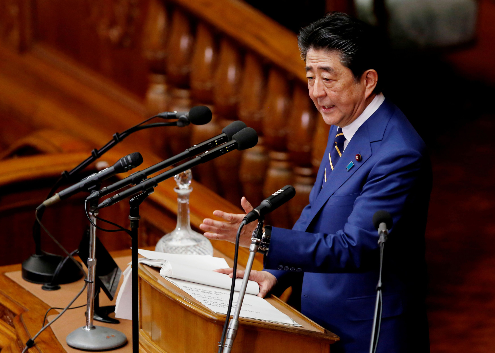 Prime Minister Shinzo Abe gives a policy speech at the start of the regular session of the Diet in Tokyo on Monday. | REUTERS