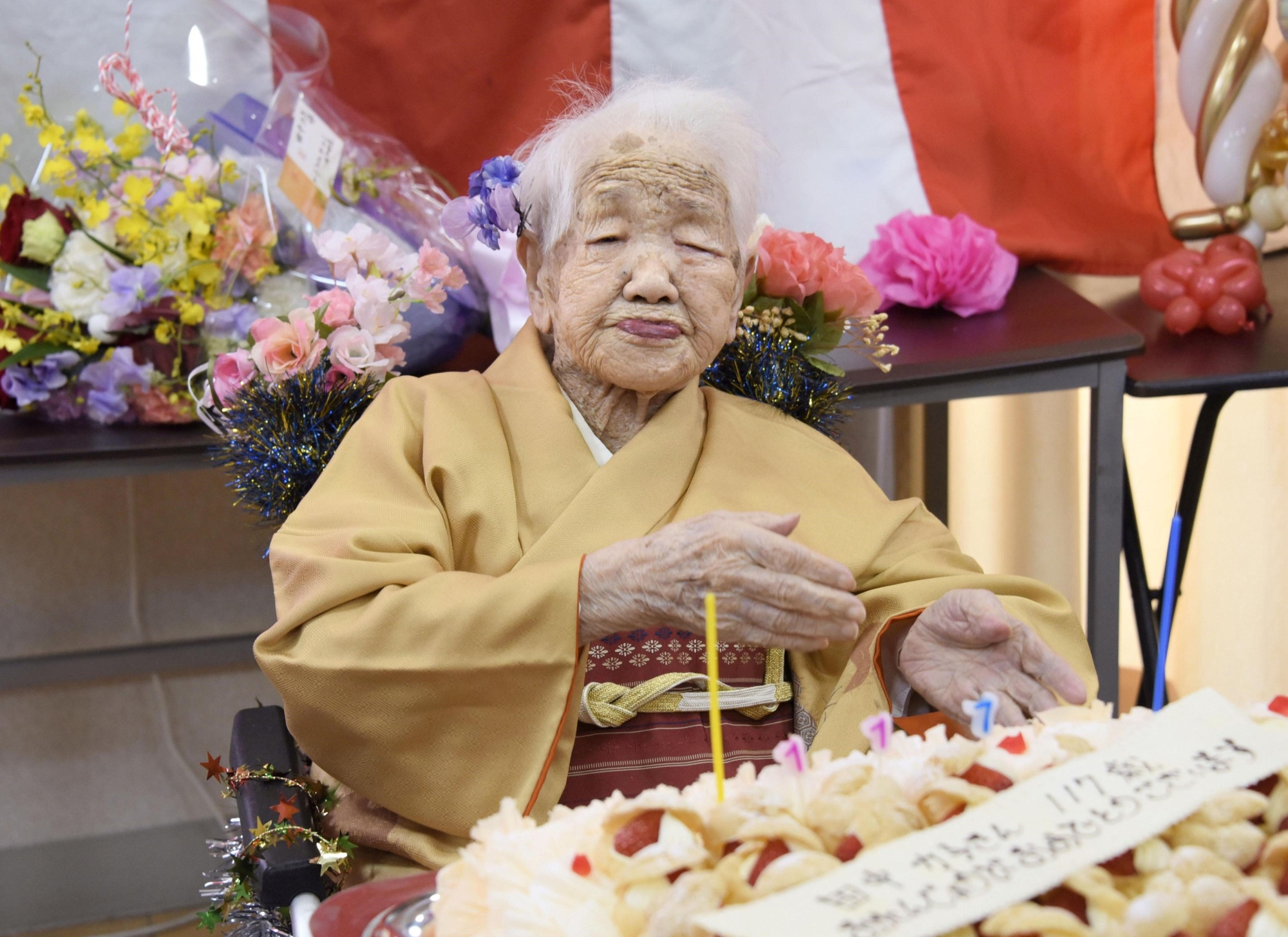 Kane Tanaka, the world's oldest person, who turned 117 on Thursday, is the center of attention at a party to mark the event held Sunday at the nursing home where she lives in Fukuoka. | KYODO