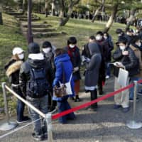 People queue in Hibiya Park near the Tokyo District Court on Friday morning in a bid to get a courtroom seat to observe the hearing for actress Erika Sawajiri. | KYODO