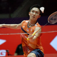 Kento Momota was discharged from a Tokyo hospital, where injuries he suffered during a traffic accident in Malaysia on Monday were examined, on Friday. | KYODO