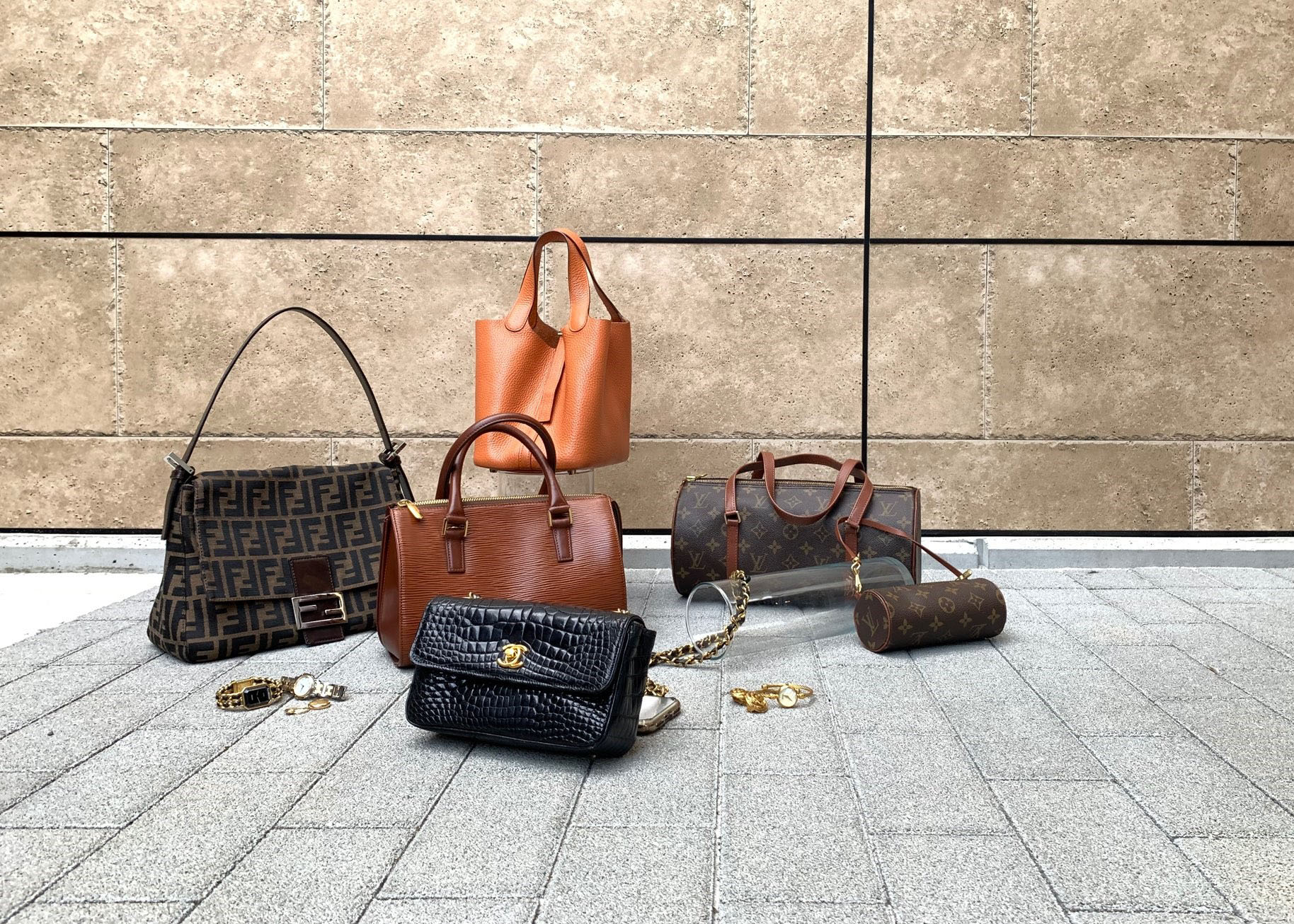 Hedy is in Tokyo's Daikanyama district and specializes in selling previously owned designer goods. | FIREWORKS CO.