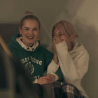 Man of mystery: Vivi (left) and Hana (right) are all smiles as they greet the newest member to move in on \"Terrace House Tokyo 2019-2020.\" | © FUJI TELEVISION / EAST ENTERTAINMENT