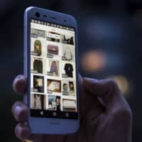 A man uses the Mercari Inc. flea market app on a smartphone. | BLOOMBERG