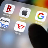 Rakuten\'s plan to make retailers on its online marketplace shoulder the cost of free shipping has stirred a controversy involving not only the retailers, but the country\'s antitrust watchdog as well. | ?¯