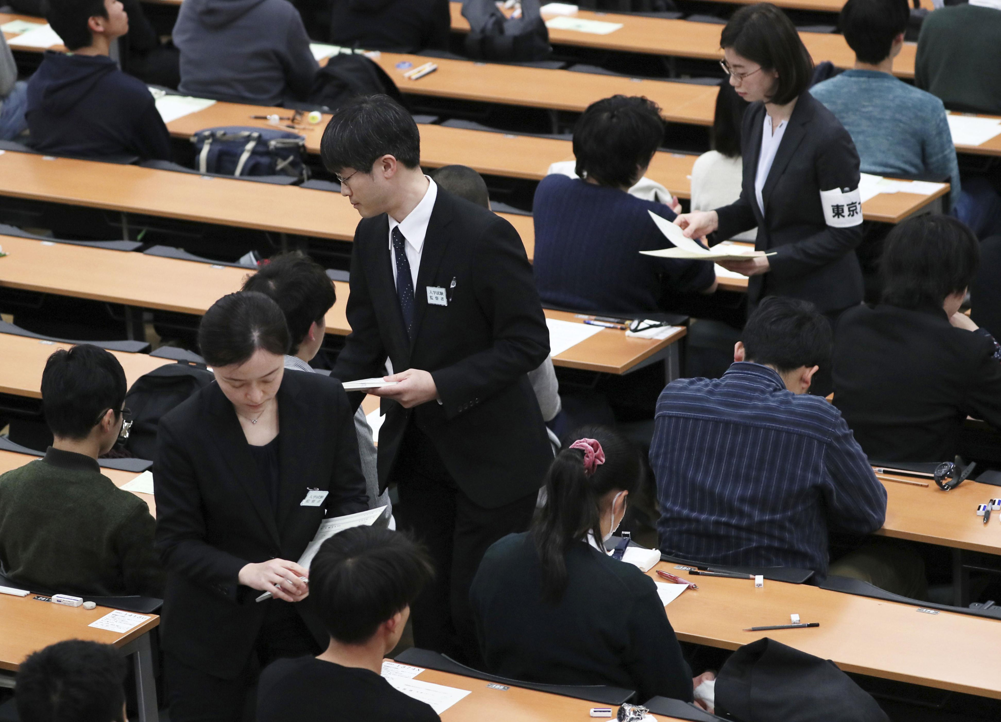 Annual unified college entrance examinations are held at the University of Tokyo on Jan. 18, ahead of the entrance exam season for universities nationwide. | POOL / VIA KYODO