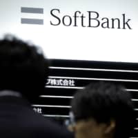 A Russian diplomat suspected of illegally obtaining proprietary information belonging to SoftBank Corp. left Japan for Russia on Monday, investigative sources say. | BLOOMBERG