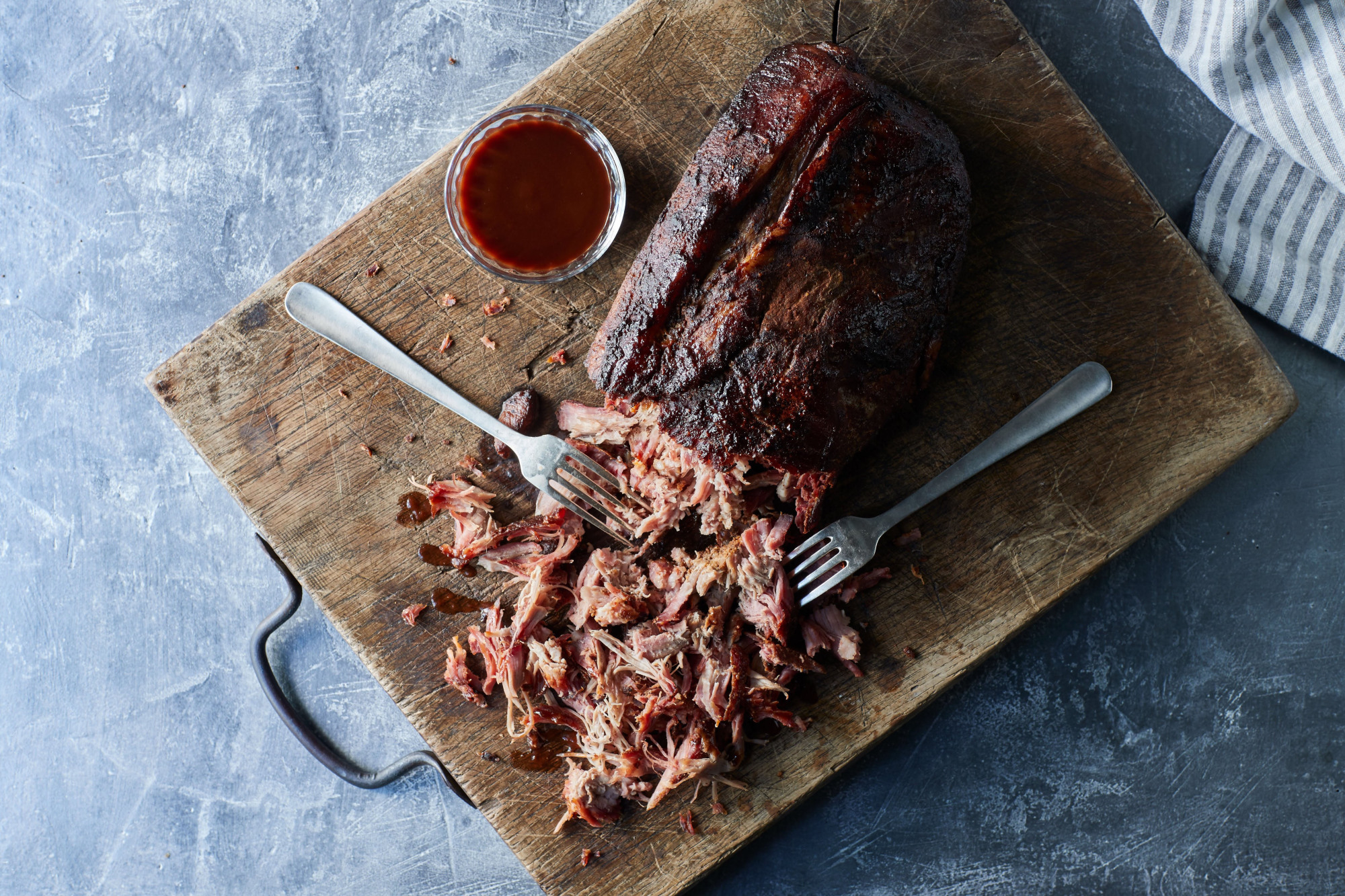 You can't rush good barbecue: At Fatz's The San Franciscan, cuts of pork shoulder are smoked for nine to 12 hours before being shredded with meat claws and served. | COURTESY OF HEINZ JAPAN