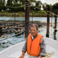 Pearl farmers working near Lake Biwa have been struggling financially since the late 1980s. | PHILIPPE VOISIN