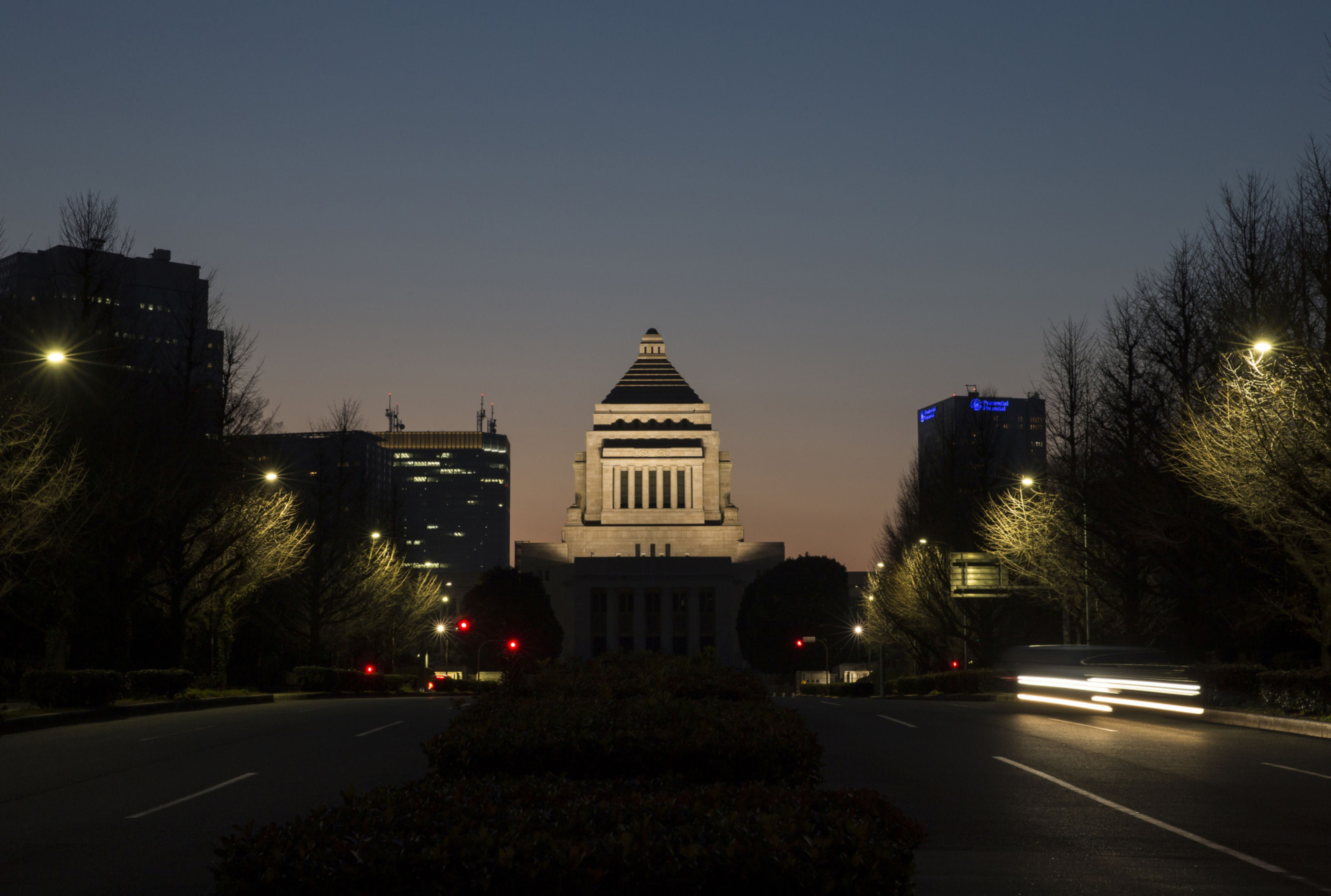 Lower House lawmakers earn higher annual incomes than their counterparts in the United States and many other countries, but their four-year term can end prematurely. | BLOOMBERG