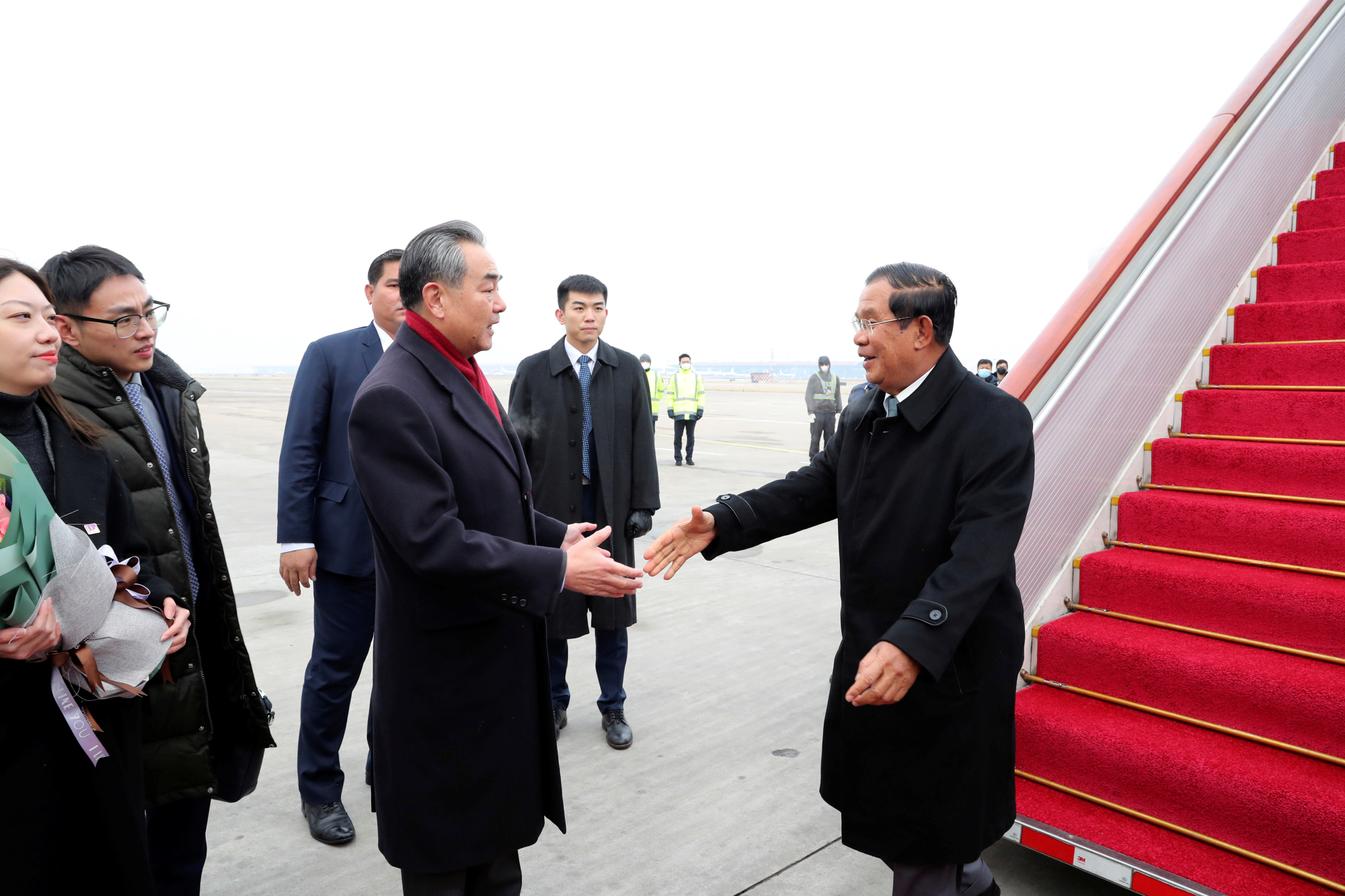 Chinese Foreign Minister Wang Yi welcomes Cambodian Prime Minister Hun Sen in Beijing on Feb. 5. | REUTERS