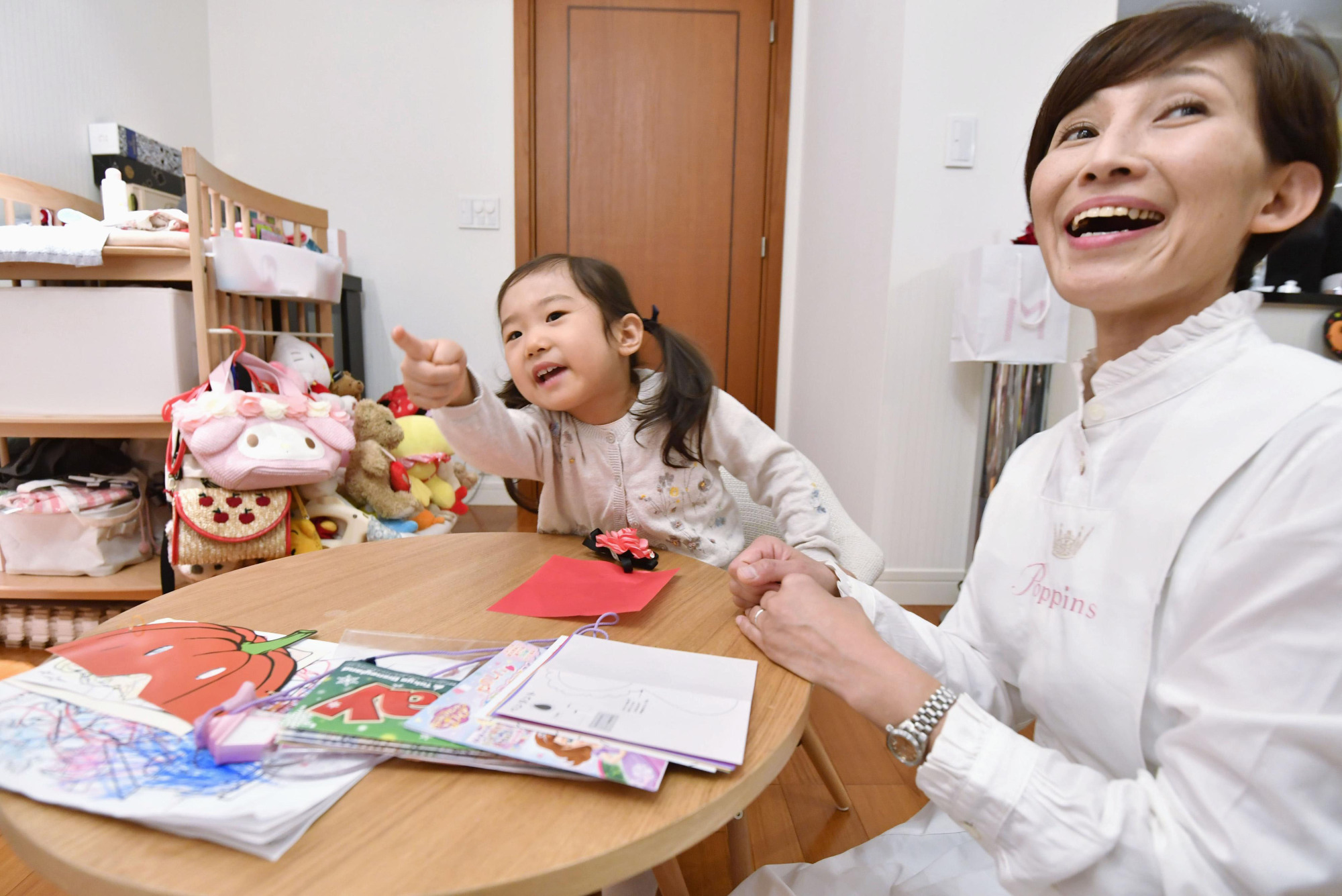 A babysitter looks after a child at a home in Minato Ward, Tokyo. The government's request for schools to close due to the spread of the new coronavirus has prompted some of Japan's overburdened working parents to try housekeeping and babysitting services for the first time. | KYODO