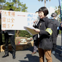 A union head on Thursday calls on Tokyo Disneyland operator Oriental Land Co. to keep paying nonregular workers while the facility remains closed due to the coronavirus outbreak. | KYODO