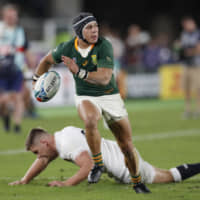 South Africa\'s Cheslin Kolbe scores a try during the Rugby World Cup final on Nov. 2 in Yokohama. Event organizers estimate a profit of more than &#165;6 billion for the six-week event. | REUTERS