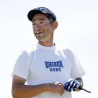 Mariners instructor Ichiro Suzuki trains at a park near his home in Peoria, Arizona, on Friday. | KYODO