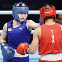 Japan\'s Tsukimi Namiki (left) and Thailand\'s Jutamas Jitpong fight in the quarterfinals of the women\'s flyweight competition at the Asia and Oceania qualifiers on Monday in Amman. | KYODO