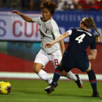 Japan\'s Mana Iwabuchi controls the ball in the second half against Becky Sauerbrunn of the United States in a SheBelieves Cup match on Wednesday in Frisco, Texas. | USA TODAY / VIA REUTERS