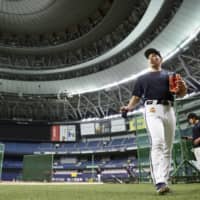 Orix outfielder Masataka Yoshida leaves the Kyocera Dome field on Tuesday in Osaka. The club announced that it would suspended team practice sessions from Wednesday, with players training individually through the weekend. | KYODO