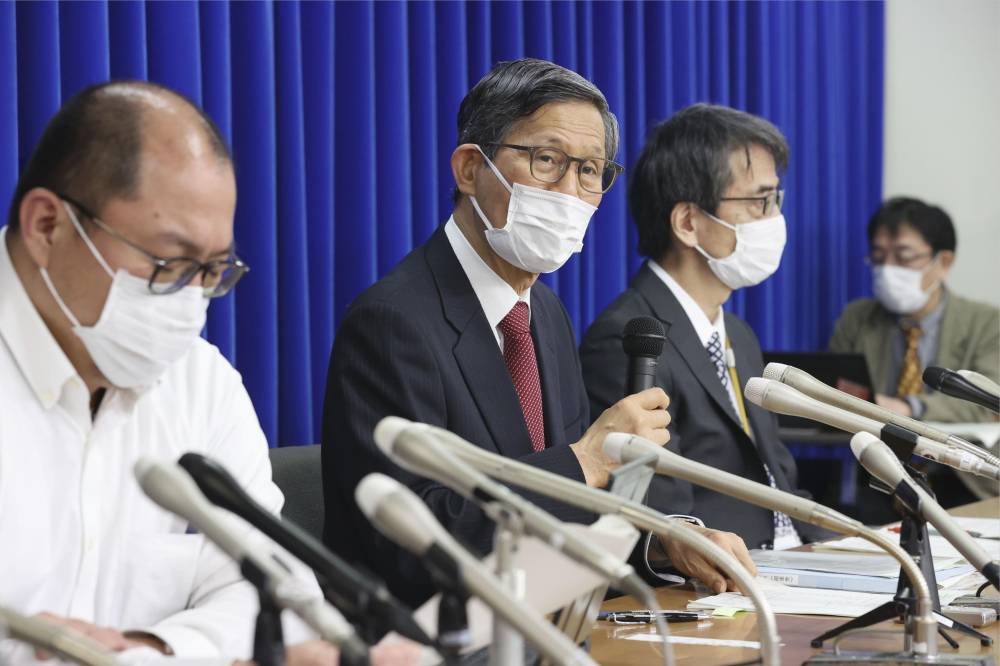 Takaji Wakita (third from left), head of a Japanese government panel of experts working on measures against the new coronavirus, and his deputy, Shigeru Omi (second from left), attend a news conference in Tokyo on Wednesday. | KYODO