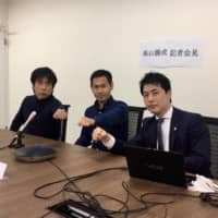Katsunari Takayama (center), his trainer Hiroaki Nakade (left) and lawyer Hiroyuki Okasuji pose for a photo after a video news conference on Monday in Osaka. | HIROYUKI OKASUJI
