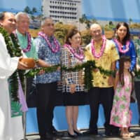 Irene Hirano (center) takes part in a ceremony at the airport renamed after her late husband, former senator Daniel K. Inouye, on May 30, 2017. | KYODO