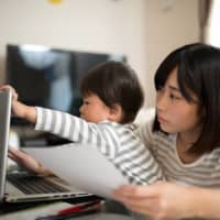 Many parents in Japan are finding themselves having to adjust to juggling work duties and their children during the COVID-19 pandemic. | GETTY IMAGES
