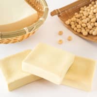 Pantry-friendly: Kōya-dōfu (freeze-dried tofu, front) is a useful protein-rich ingredient that can be stored at room temperature.  | MAKIKO ITOH
