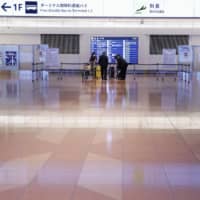 Haneda Airport\'s international arrival lobby is nearly empty on Wednesday. | KYODO