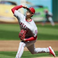 Angels pitcher Shohei Ohtani throws against the Athletics during a 2018 MLB game in Oakland, California. | KYODO