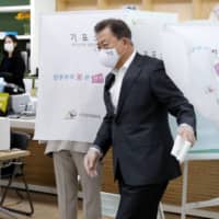 South Korean President Moon Jae-in casts his early ballot at a polling station in Seoul on  April 10. 

 | YONHAP / VIA AFP-JIJI