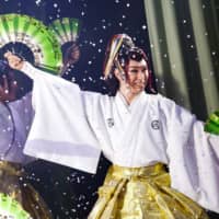 That\'s entertainment: Gekidan Miyama allows fans to get close to stage actors during the shows\' \"Grand Finale\" segments. | MIHO TOMITA

