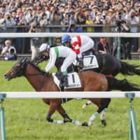Roger Barows (left), being ridden by jockey Suguru Hamanaka, runs to victory in the Japanese Derby on May 26, 2019, in Tokyo | KYODO