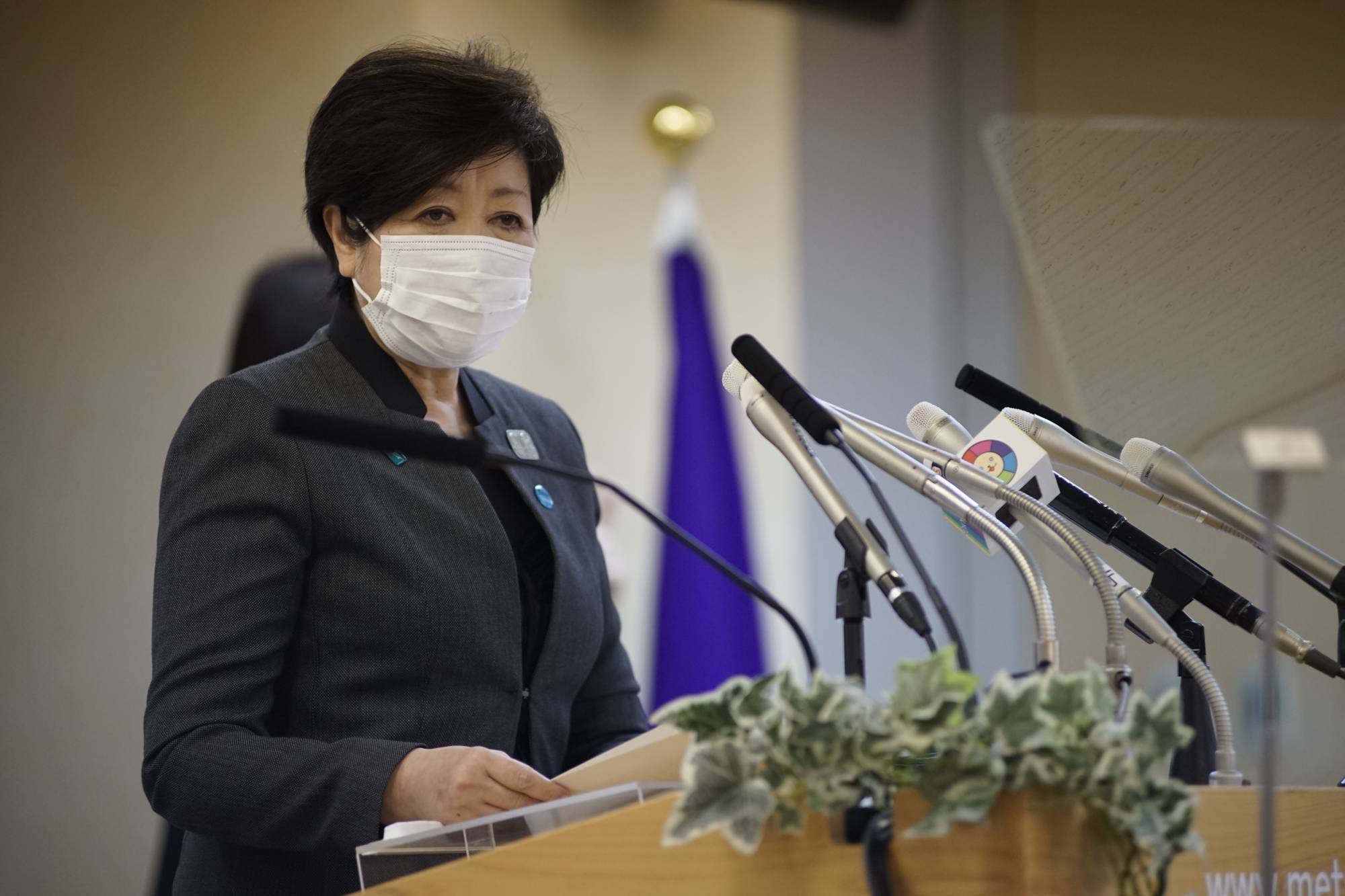 Gov. Yuriko Koike urges residents to further isolate themselves through Golden Week to prevent the coronavirus from spreading further in the capital, during a news conference on Friday at City Hall in Shinjuku Ward. | RYUSEI TAKAHASHI