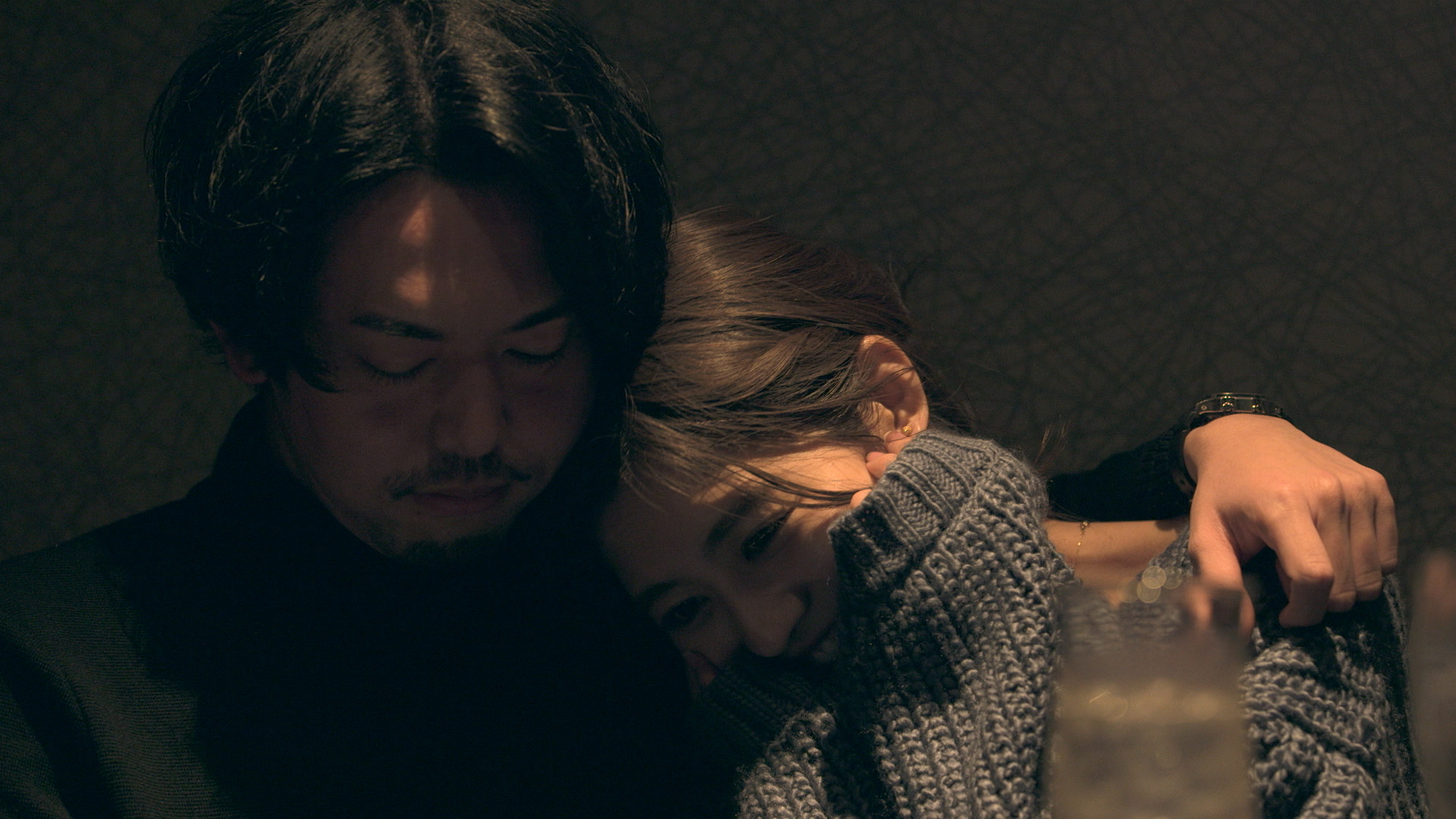 Drinking buddies: Toshiyuki (left) and Yume have a drunken night out in Sapporo on ‘Terrace House Tokyo 2019-2020.’ | © FUJI TELEVISION / EAST ENTERTAINMENT