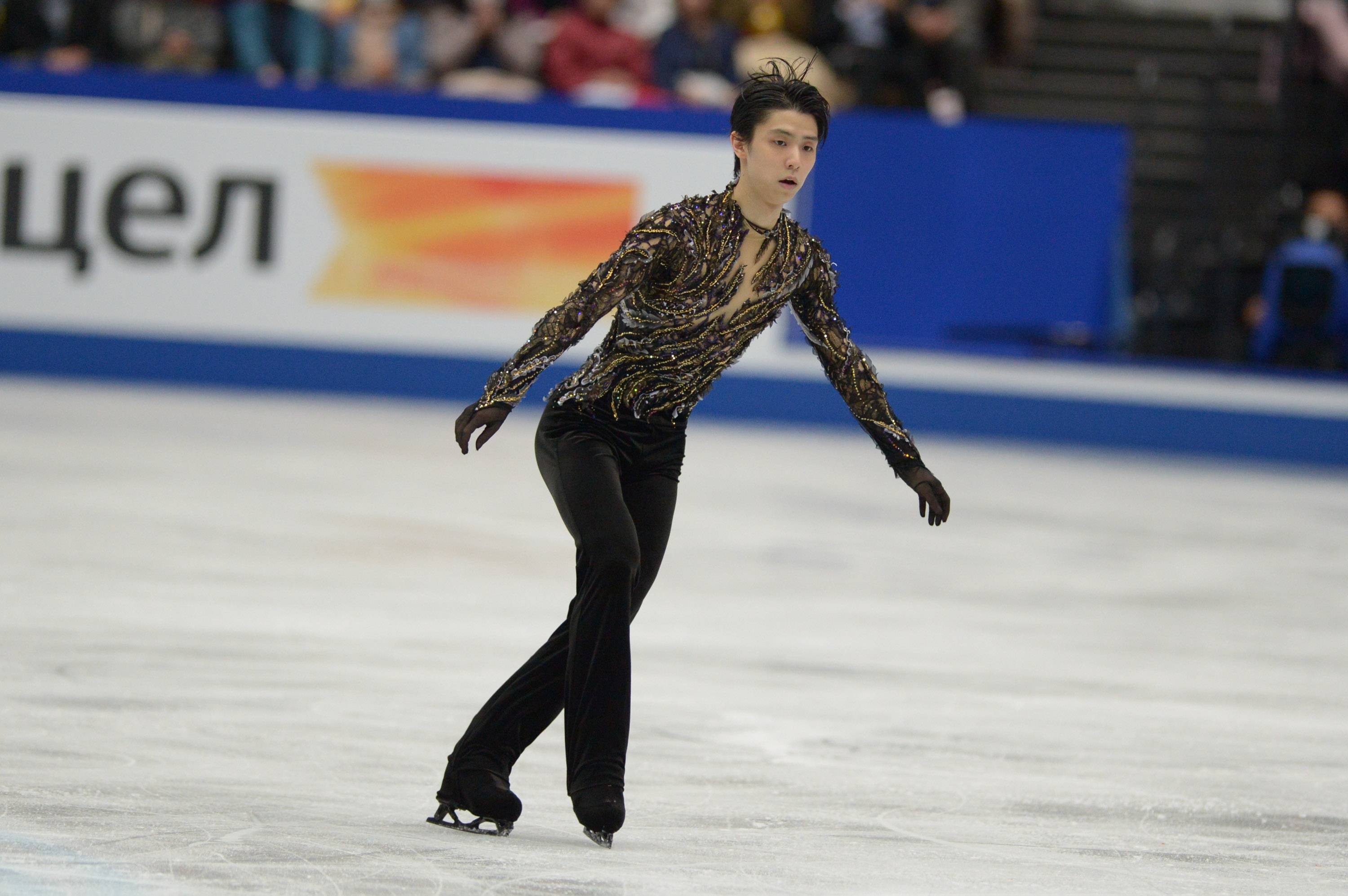 Yuzuru Hanyu performs bits of past programs in online videos