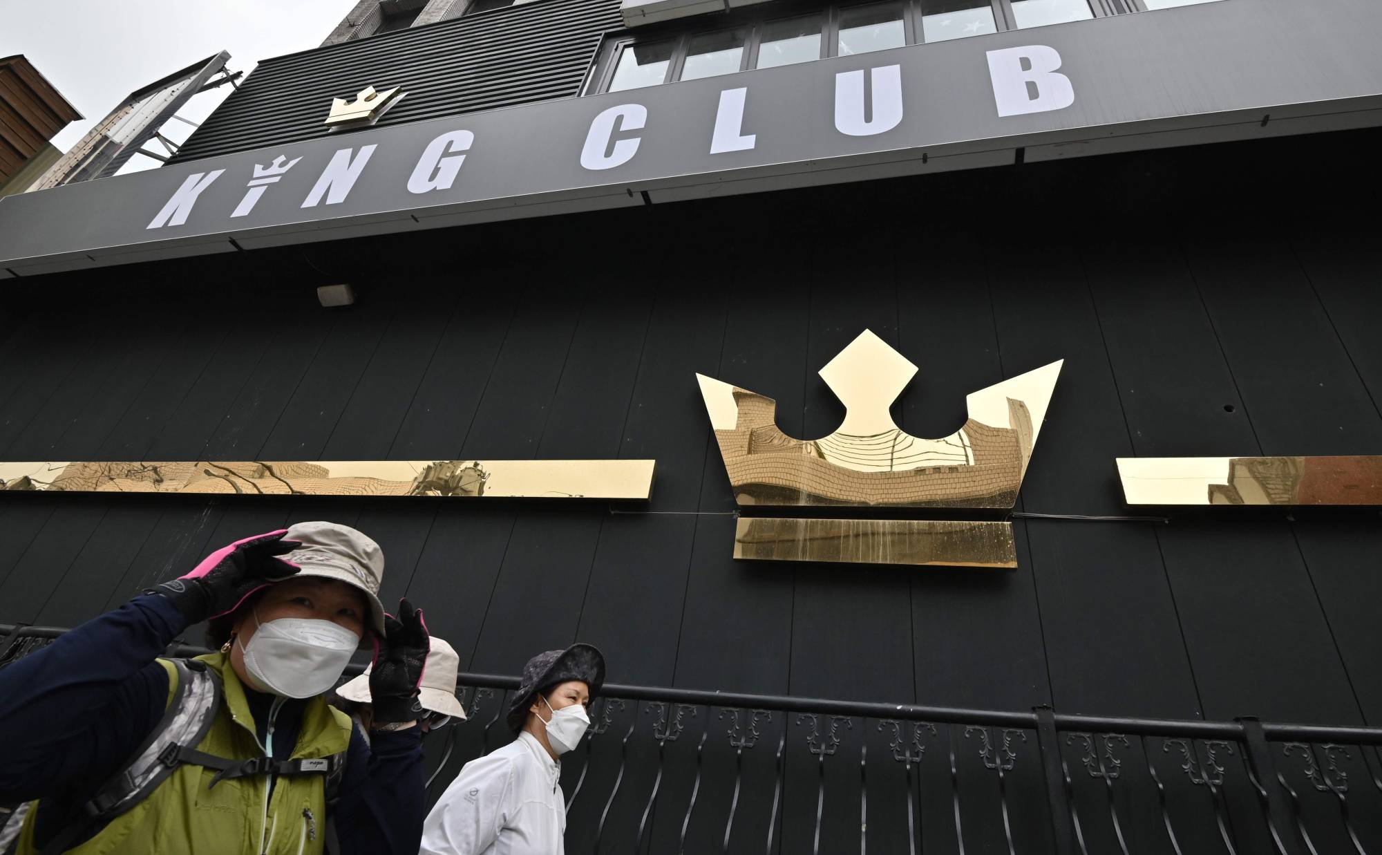 In South Korea, where gay marriage is illegal and homophobia is common, officials are struggling to reach thousands of people who may have been exposed to the coronavirus at gay nightclubs in Seoul. | AFP-JIJI
