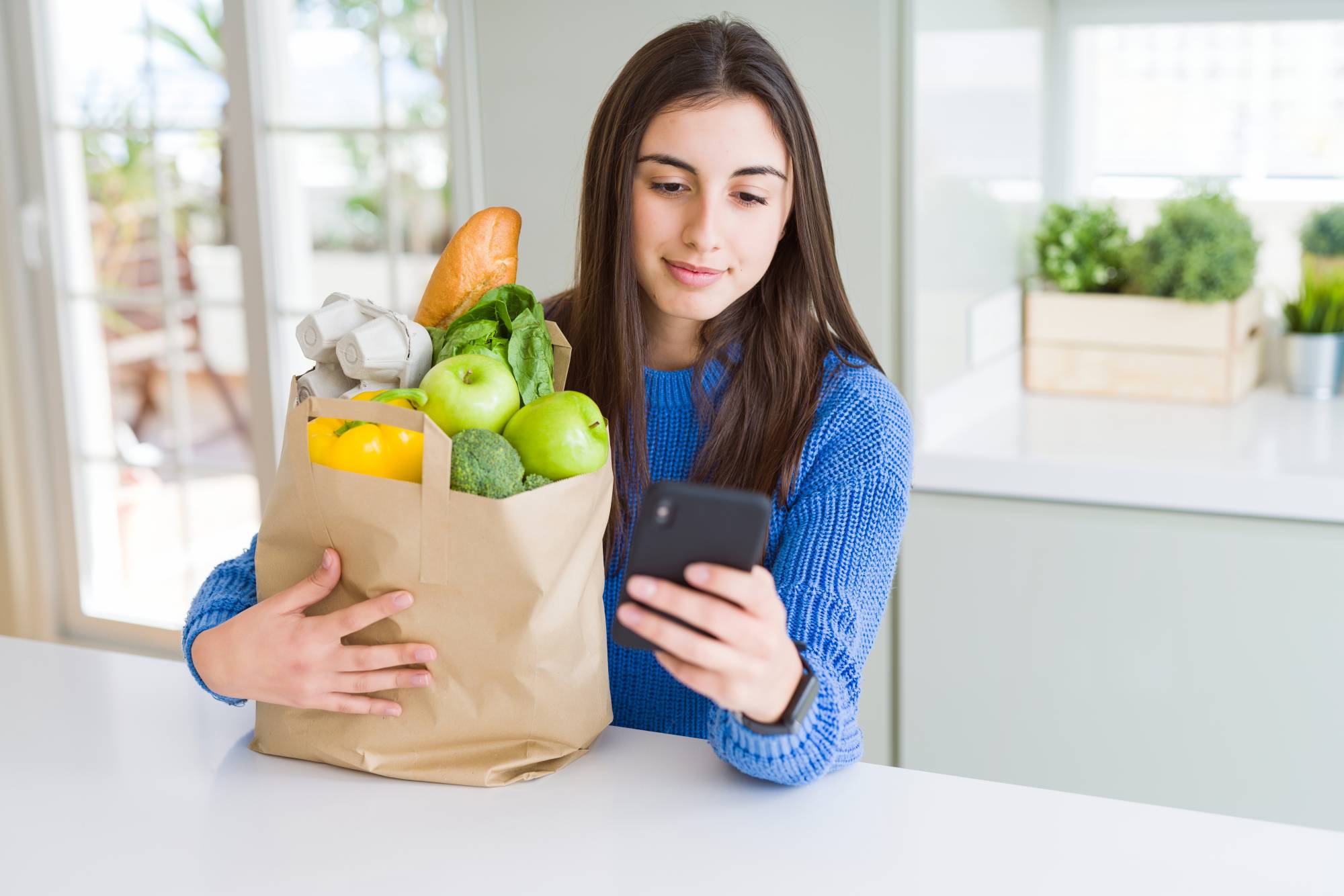 Home cooking: Minimize trips to the store and stock up on both pantry essentials and the occasional treat by ordering groceries online. | GETTY IMAGES