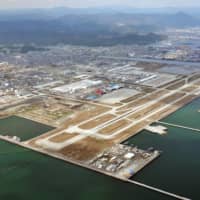 U.S. Marine Corps Air Station Iwakuni in Yamaguchi Prefecture has asked Japanese employees at the base not to send their children to local schools in a bid to prevent the spread of the coronavirus. | KYODO
