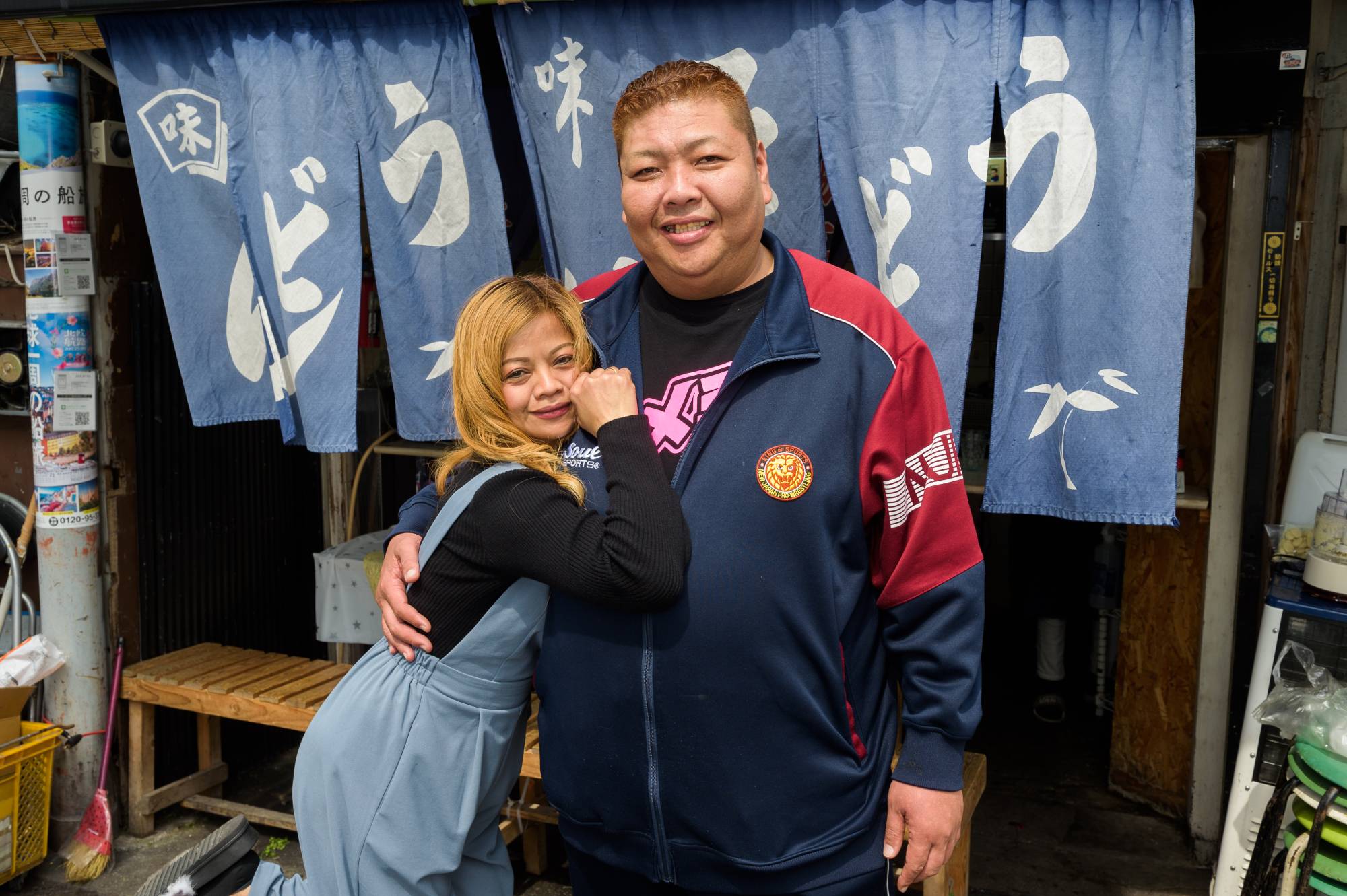 Takashi Omae (right) and his wife, Katherine | TSUYOSHI TAGAWA