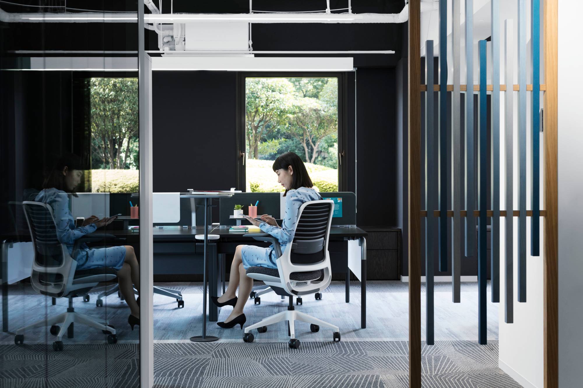 Many companies are redesigning their workspaces to allow for social distancing once workers have returned following the end of the state of emergency. | COURTESY OF STEELCASE INC. 