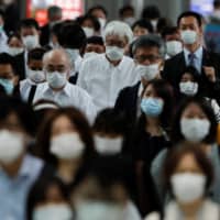 100 ％品質保証 Masks helped keep Japan's COVID-19 death toll low, says 版画