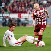 Vissel\'s Andres Iniesta moves past Kashima\'s Misao Kento during the Emperor\'s Cup final on Jan. 1 at National Stadium in Tokyo. | REUTERS